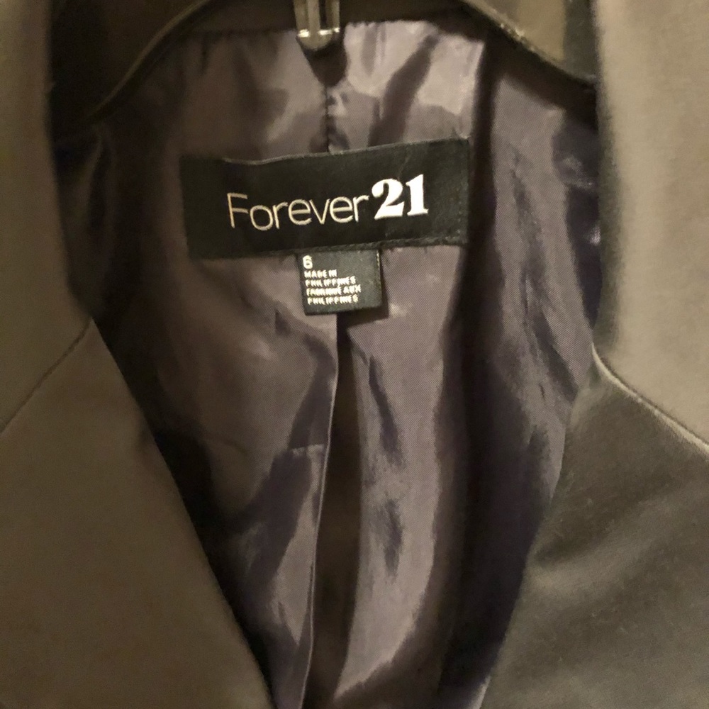Blazer - Picture 3 of 5